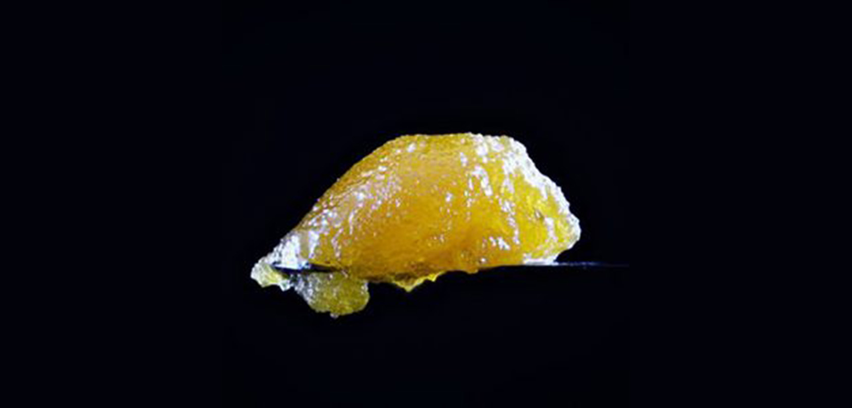 Dab tool with HTFSE concentrate. Learn how to dab & smoke HTFSE. Best pot shop Canada. How to use HTFSE dabs. Where to buy weed concentrates Canada. Best weed dispensary. Marijuana dispensary.