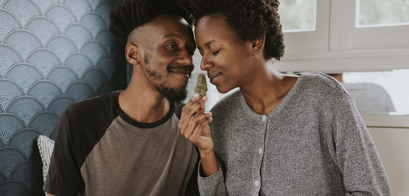 Couple smelling the budget buds purchased from low price bud online weed dispensary for mail order marijuana and cheapweed. 