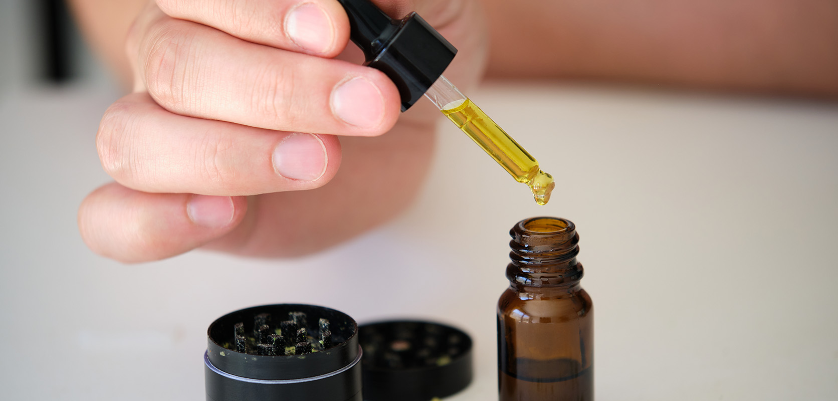 dosing cannabis oil with a pipette. online dispensary. budget buds. mail order marijuana. dispensary weed. buy weed online Canada.