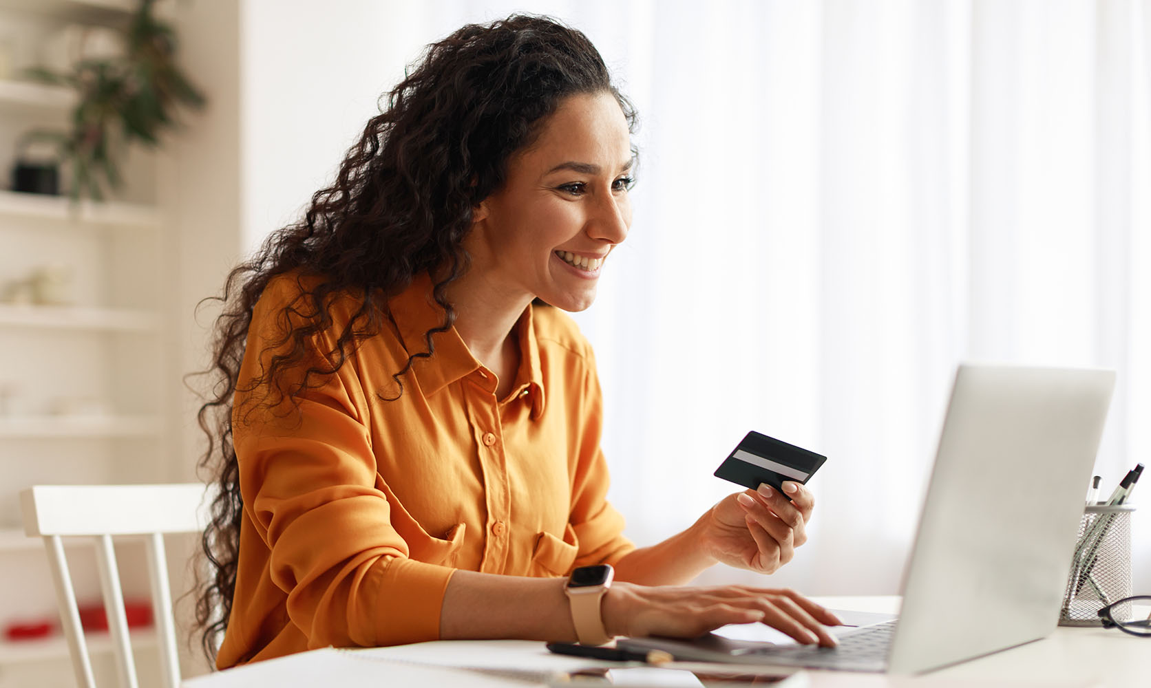 woman buying weed online from Low Price Bud mail order marijuana online dispensary for cheap weed and value buds. dispensary weed online Canada.