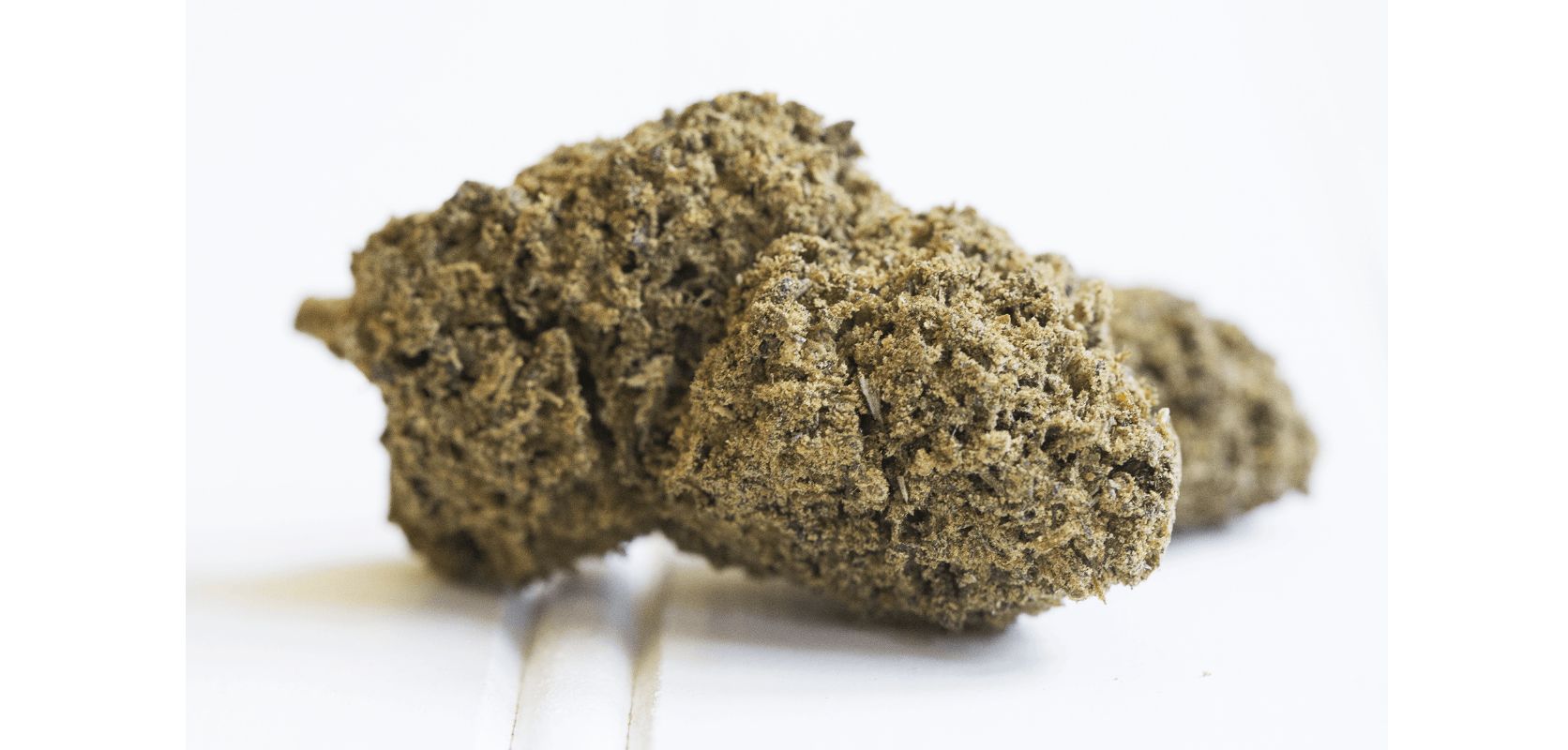On average, moon rocks THC levels can reach up to 50 to 60%, making them significantly stronger than traditional dry herbs that typically range from 10 to 25% THC.